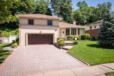 47 Stratford N, Roslyn Heights, NY 11577