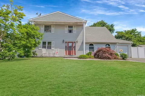 65 Cayuga Ave, South Setauket, NY 11720