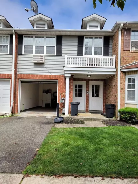 82-167 Country Point Cir, Queens Village, NY 11427