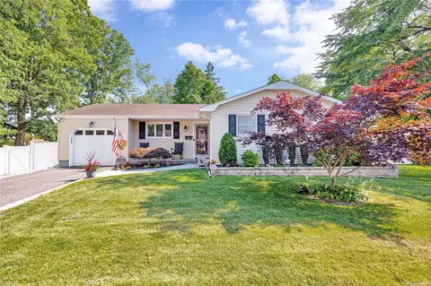 130 Sawyer Ave, West Babylon, NY 11704