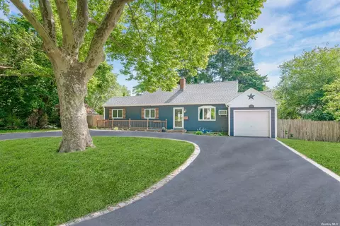 3 Laurel Rd, Ronkonkoma, NY 11779