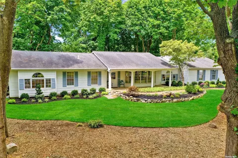 28 Maple Rd, Setauket, NY 11733