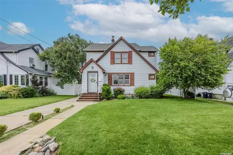 704 Hughes St, Bellmore, NY 11710