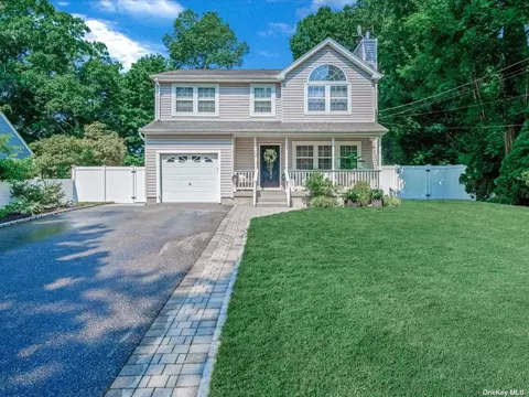 12 Claire Ave, Huntington, NY 11743