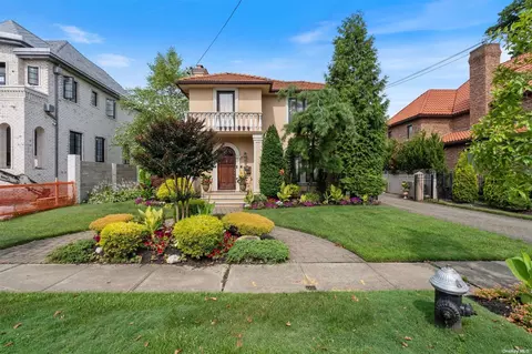 14-42 164th St, Whitestone, NY 11357