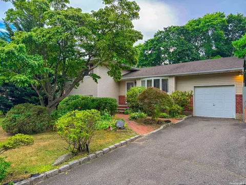 5 Otsego Pl, Commack, NY 11725
