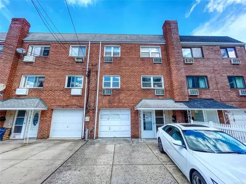 92-09 241st St, Bellerose, NY 11426