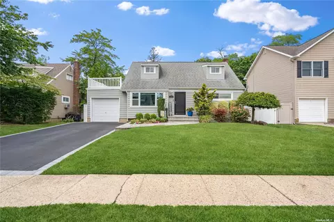 912 W Shelley Rd, North Bellmore, NY 11710