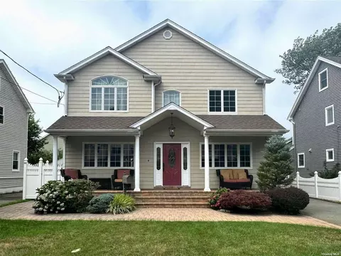 25 Richard Ave, Merrick, NY 11566