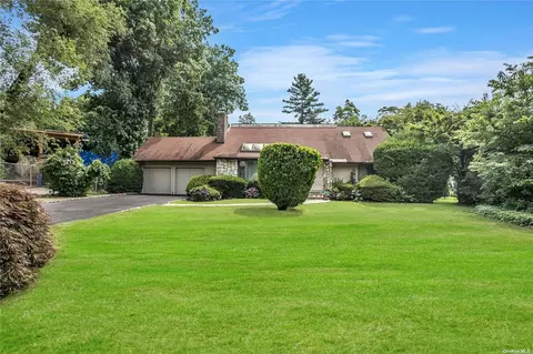 51 Crescent Dr, Albertson, NY 11507