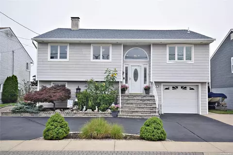 25 E 1st St, Freeport, NY 11520
