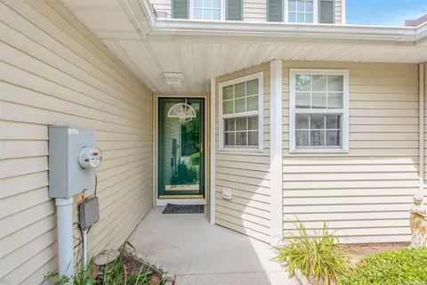 41 Blueberry Cmns #41, Riverhead, NY 11901