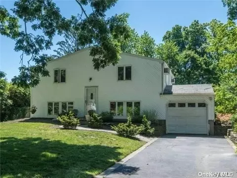 87 University Heights Dr, Stony Brook, NY 11790