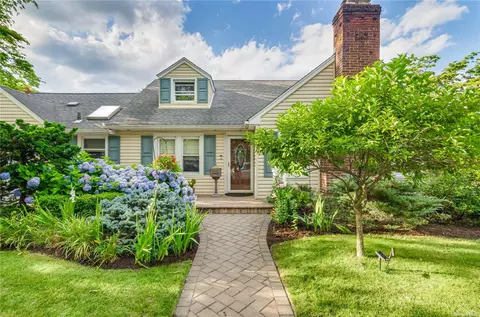 42 Eweler Ave, Floral Park, NY 11001