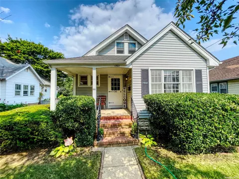 1763 Harte St, North Baldwin, NY 11510