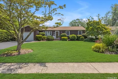 341 Lowell Rd, Sayville, NY 11782