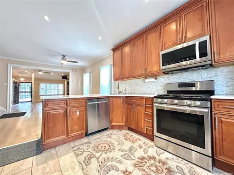 91-21 84th St, Woodhaven, NY 11421