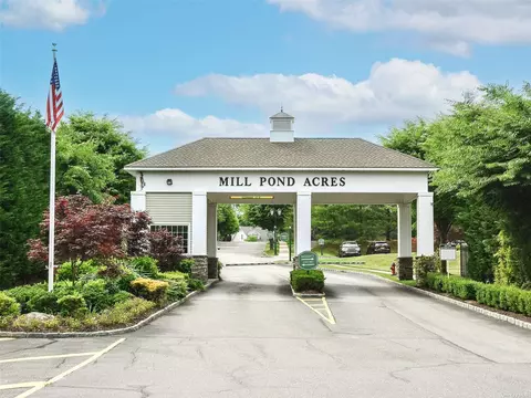 111 Pond View Dr #111, Port Washington, NY 11050