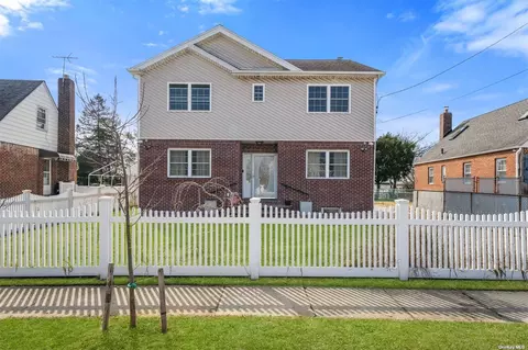 20 Lutz Dr, Valley Stream, NY 11580