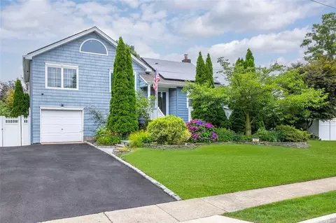 147 Sunset Ave, Farmingdale, NY 11735