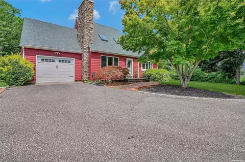 27 White Birch Ct, Jamesport, NY 11947