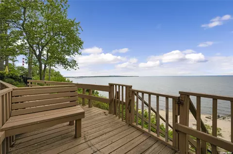 3 Hewitt Dr, Northport, NY 11768