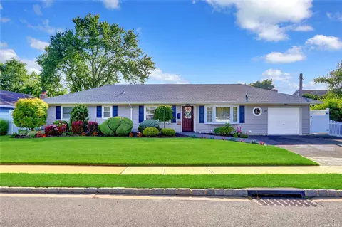 21 Greatwater Ave, Massapequa, NY 11758