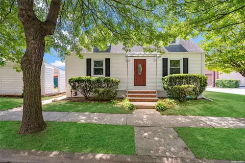 133 N 1st St, New Hyde Park, NY 11040