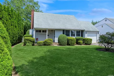 165 Pine St, Garden City, NY 11530