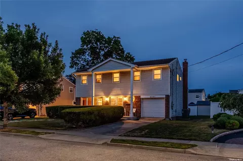 2901 Riverside Dr, Wantagh, NY 11793
