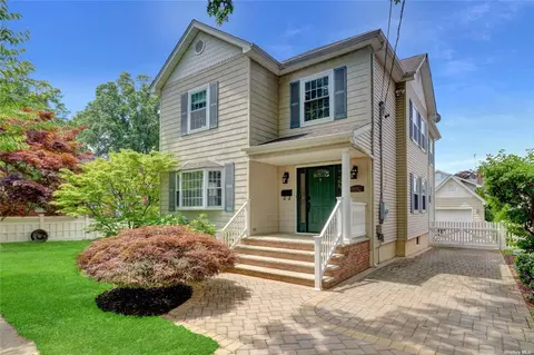 10 Rose Ave, Floral Park, NY 11001