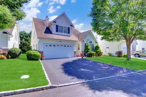 8 Peters Path #8, Mount Sinai, NY 11766