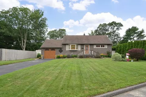 149 Stanley Dr, Centereach, NY 11720