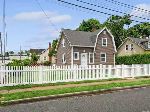 55 Harts Ave, Roosevelt, NY 11575