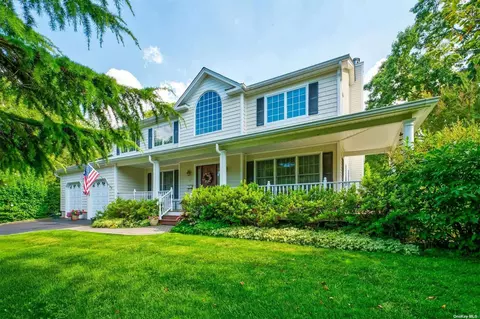 92 Oak St, Northport, NY 11768