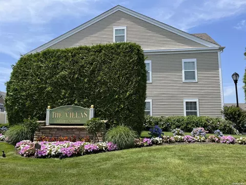 66 Wexford Ln #66, Oceanside, NY 11572