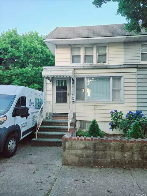 52-71 73rd St, Maspeth, NY 11378