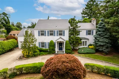70 Saint Pauls Rd, Hempstead, NY 11550