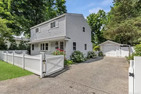 246 Lawrence Ave, Smithtown, NY 11787