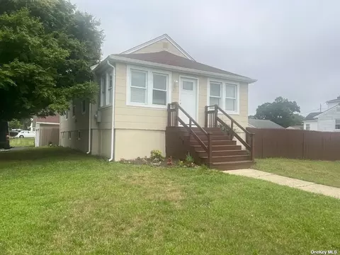 92 12th Ave, West Babylon, NY 11704