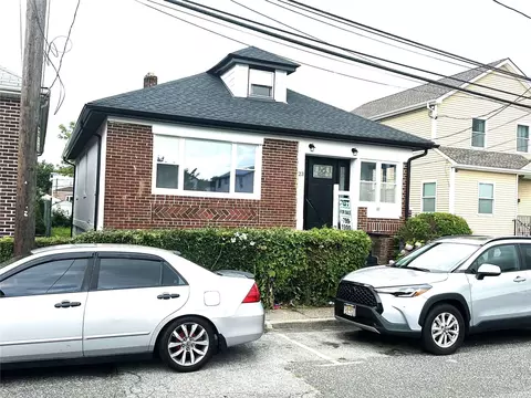 23 Monroe St, Inwood, NY 11096
