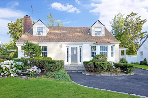 656 Lakeview Ave, Rockville Centre, NY 11570