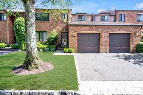 36 Windsor Gate Dr #36, New Hyde Park, NY 11040