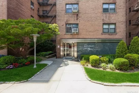 31-50 140 St #6K, Flushing, NY 11354