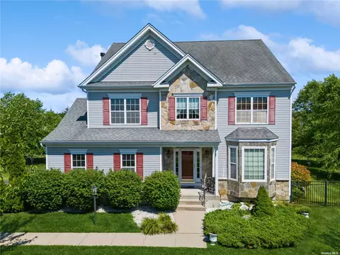 79 Calverton Ct, Wading River, NY 11792