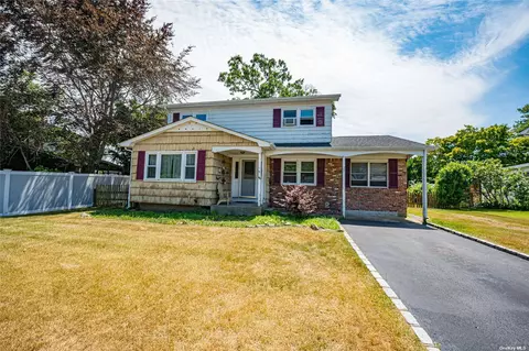 27 Regina Dr, Sayville, NY 11782