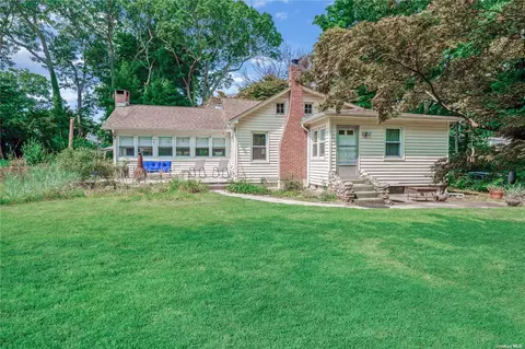 432 Harrison Dr, Centerport, NY 11721