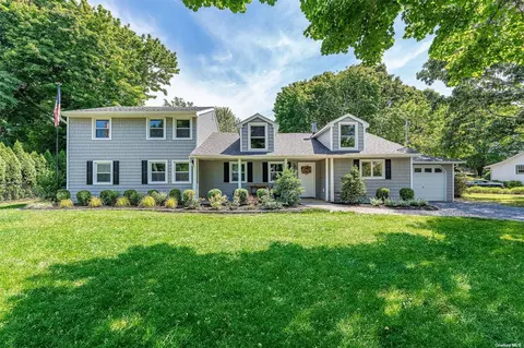 2300 Pine Neck Rd, Southold, NY 11971
