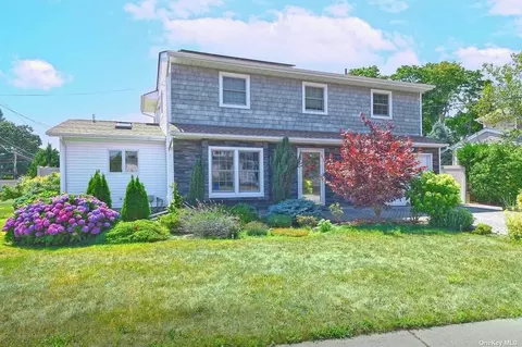 2110 Bergen St, Bellmore, NY 11710