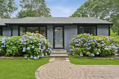 27 Atlantic Ave, Hampton Bays, NY 11946